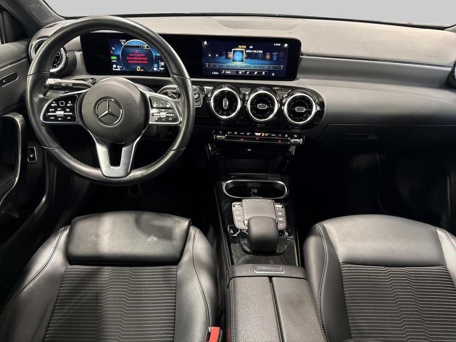 MERCEDES-BENZ A 2023