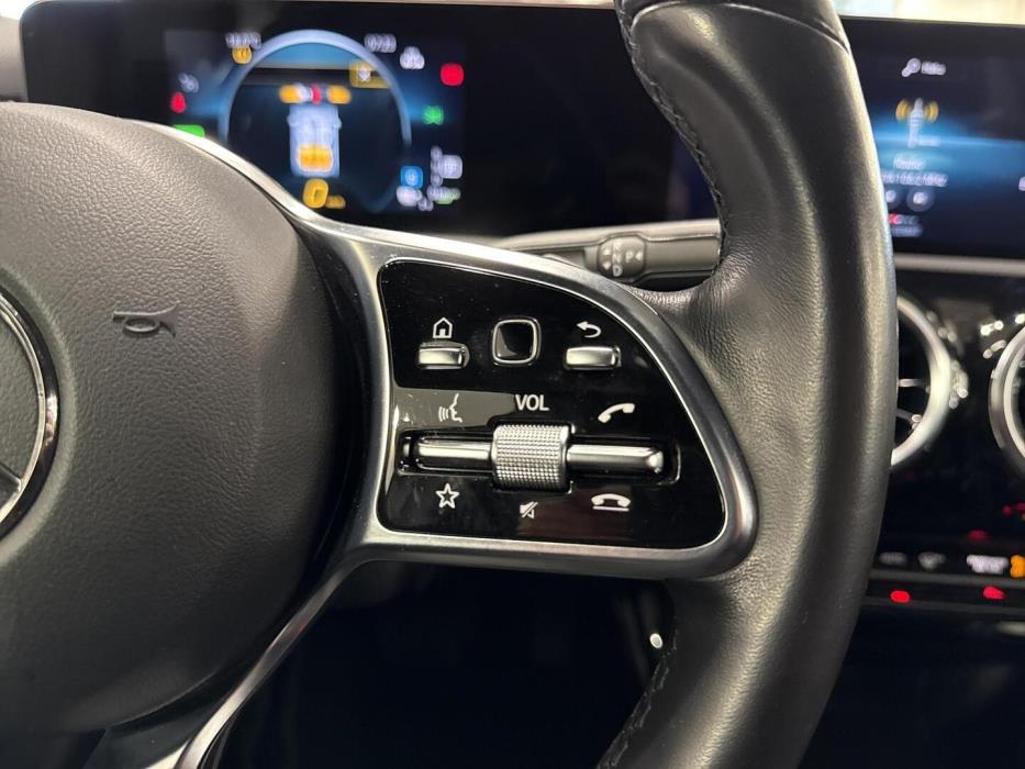 MERCEDES-BENZ A 2023