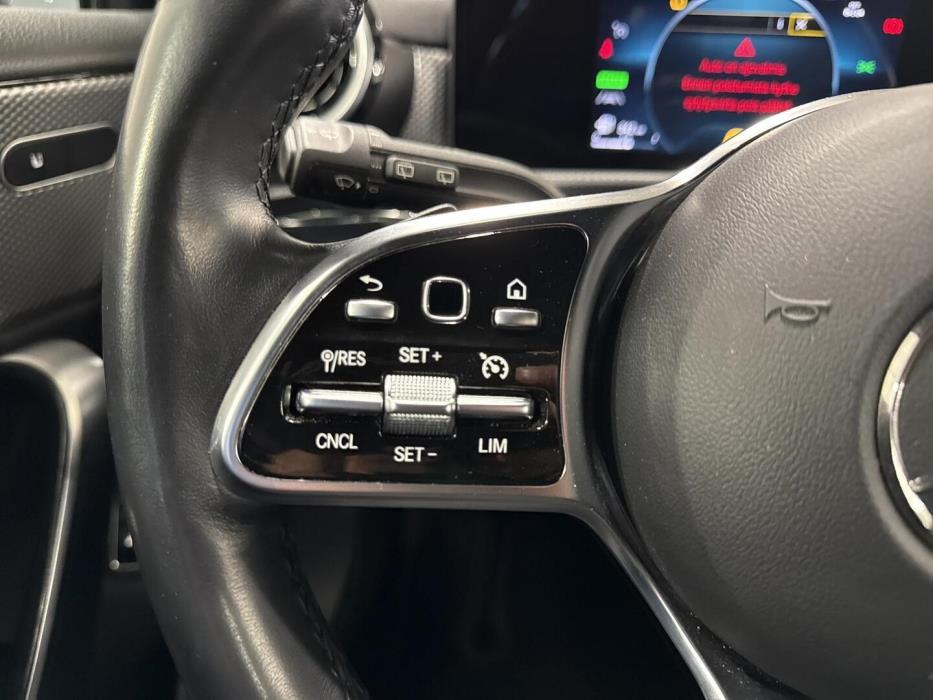 MERCEDES-BENZ A 2023