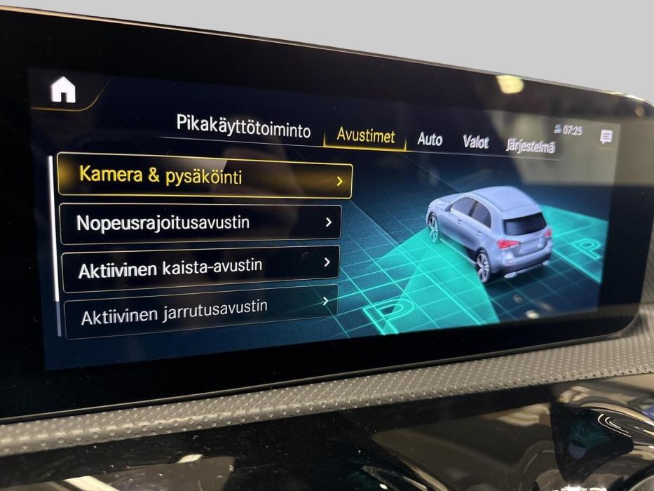 MERCEDES-BENZ A 2023