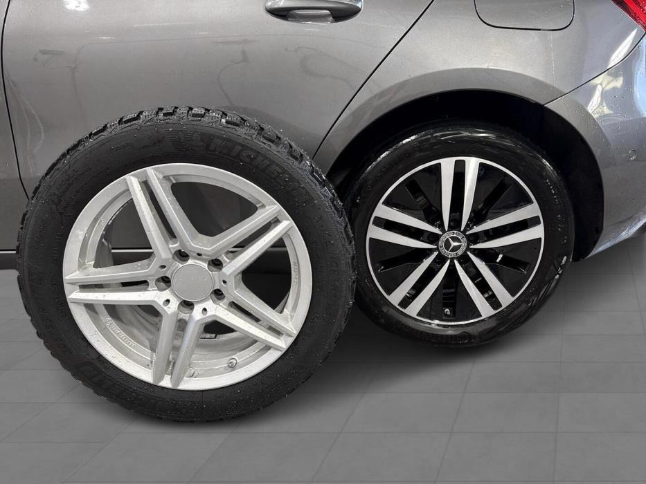 MERCEDES-BENZ A 2023