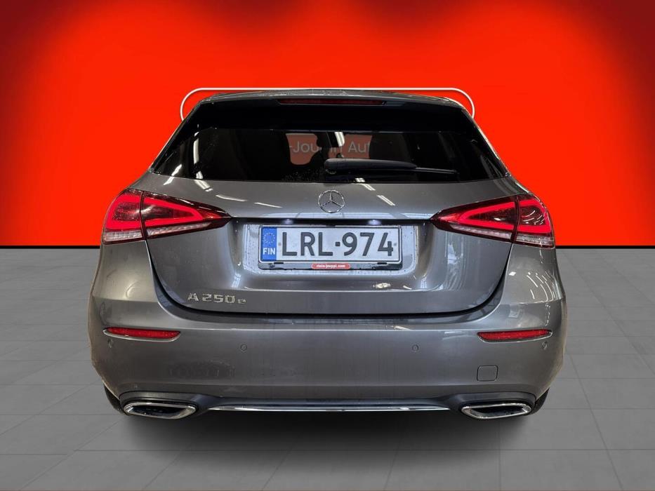MERCEDES-BENZ A 2023