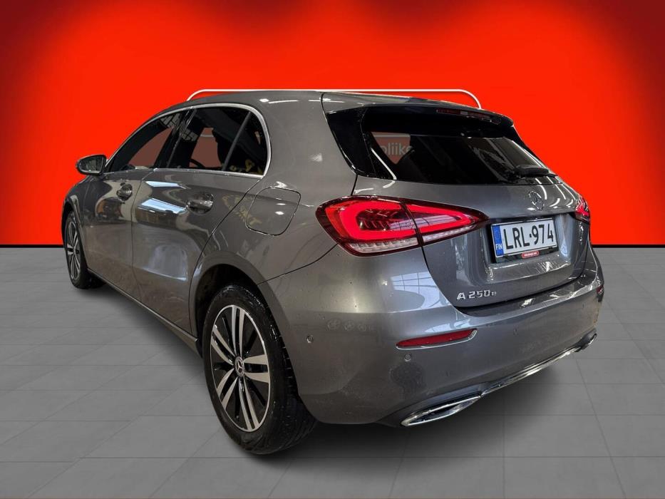 MERCEDES-BENZ A 2023