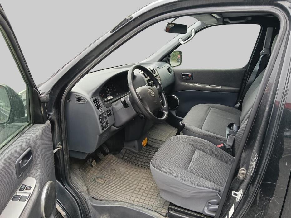 TOYOTA Hiace 2009