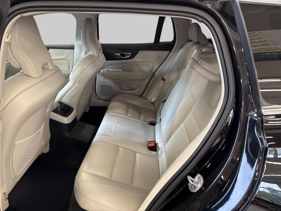 VOLVO V60 2023