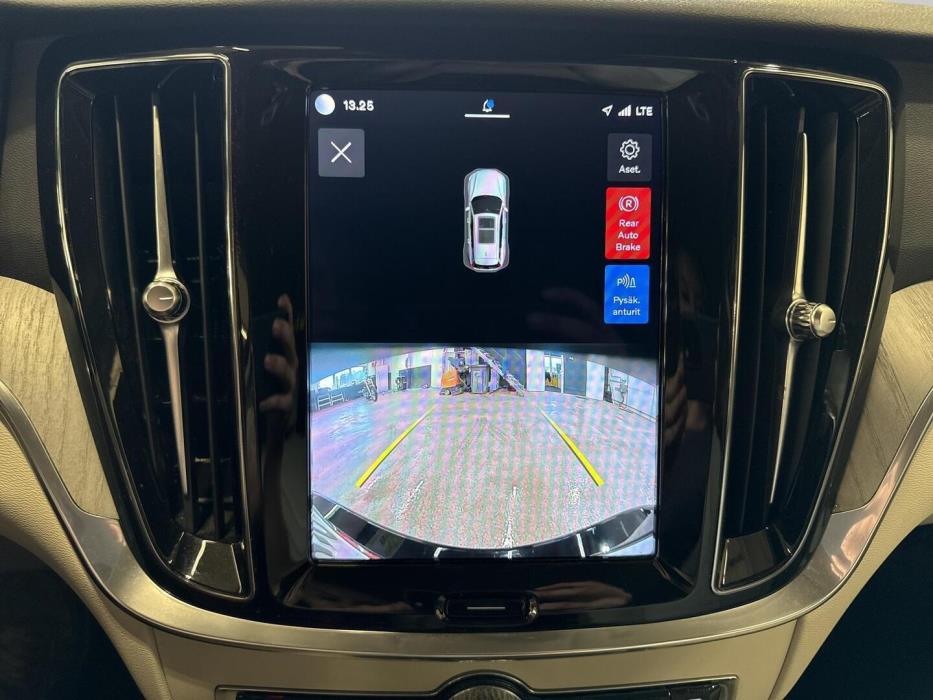 VOLVO V60 2023