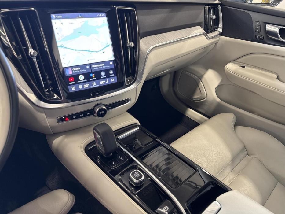 VOLVO V60 2023