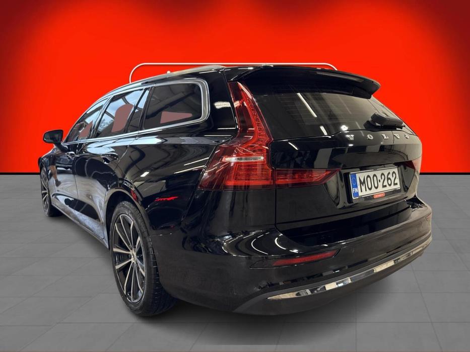 VOLVO V60 2023