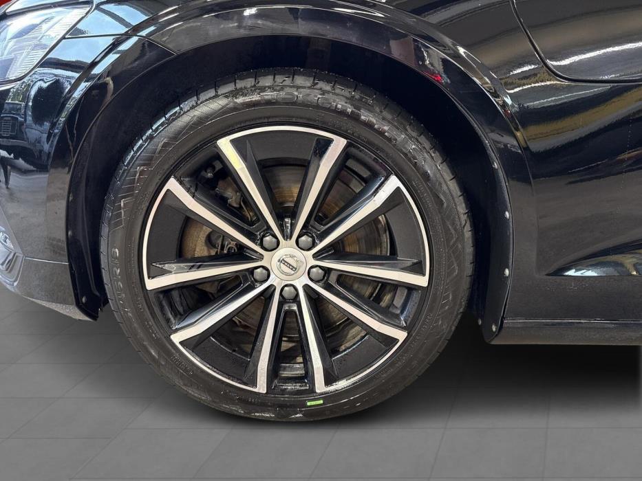 VOLVO V60 2023