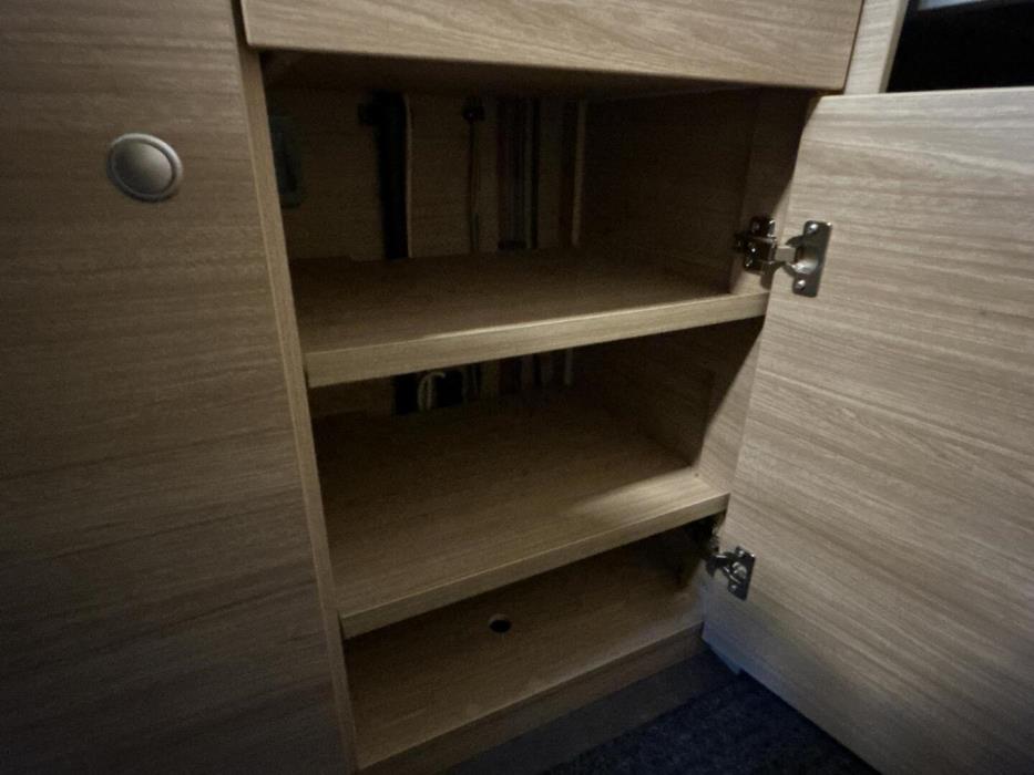 ROADCAR VAN R 600 2024