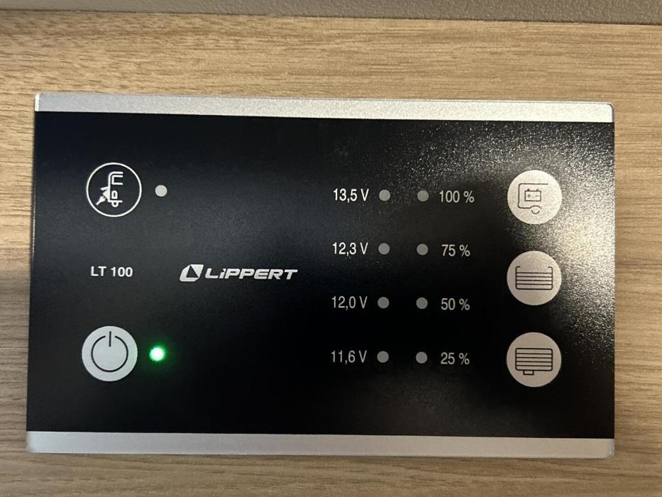 ROADCAR VAN R 600 2024