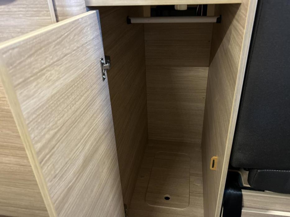 ROADCAR VAN R 600 2024