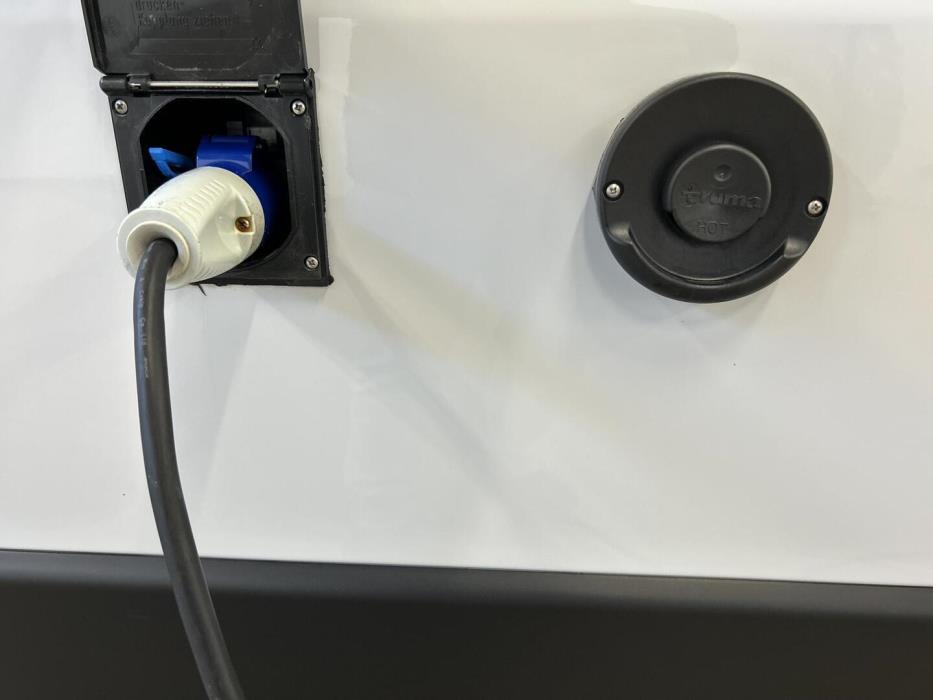 ROADCAR VAN R 600 2024