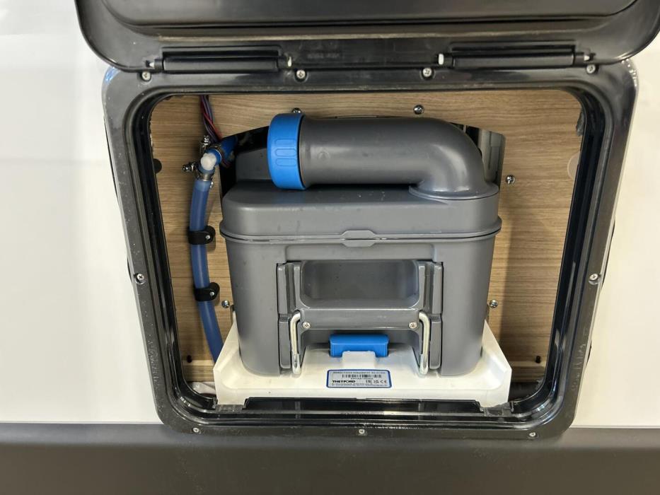 ROADCAR VAN R 600 2024