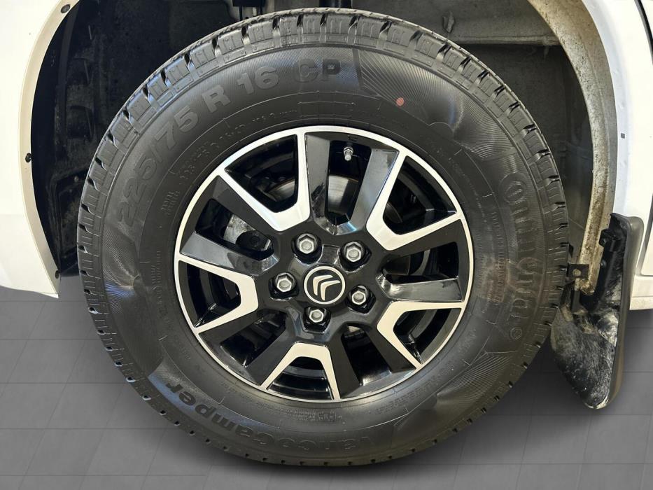 ROADCAR VAN R 600 2024