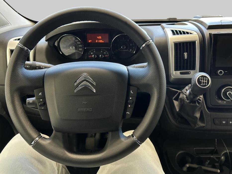 ROADCAR VAN R 600 2024