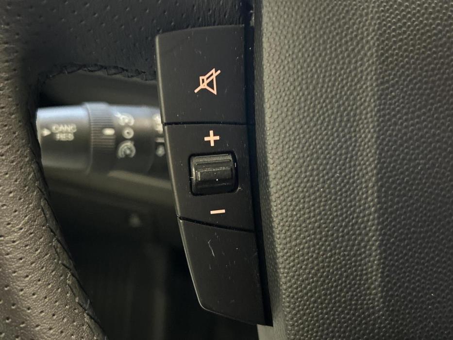 ROADCAR VAN R 600 2024