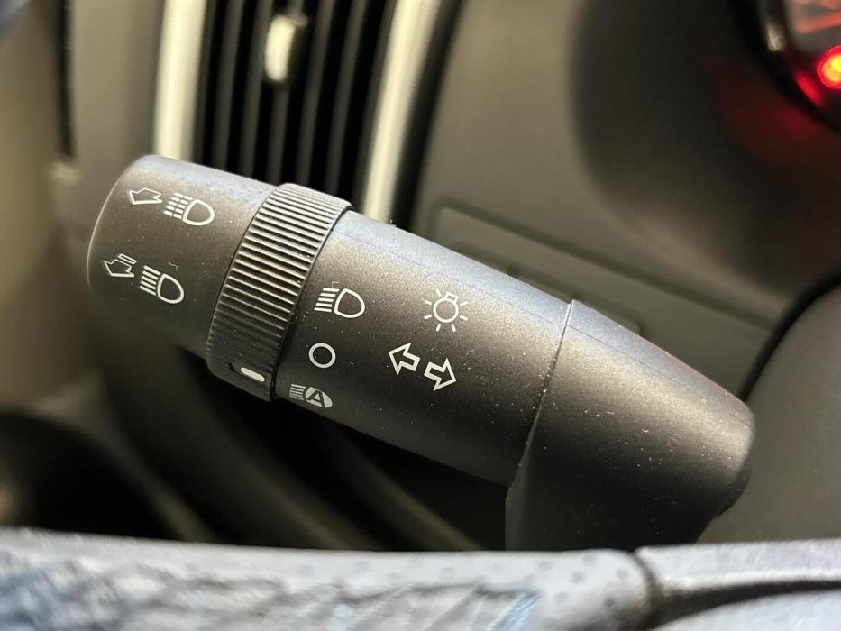 ROADCAR VAN R 600 2024