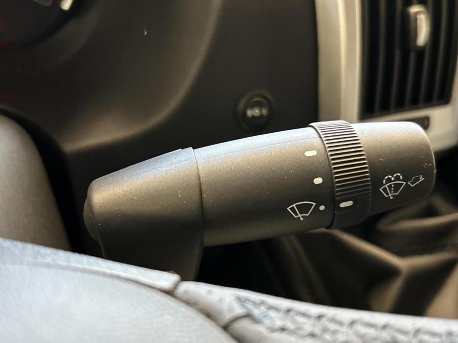 ROADCAR VAN R 600 2024