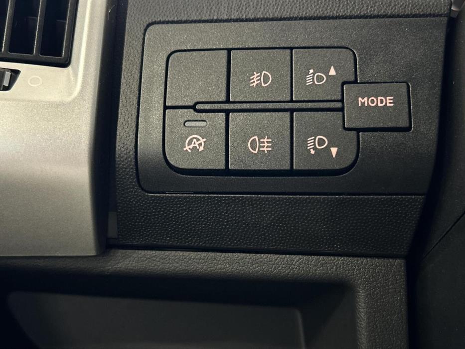 ROADCAR VAN R 600 2024