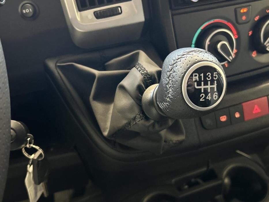 ROADCAR VAN R 600 2024