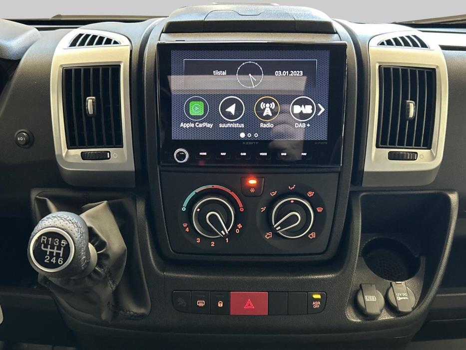 ROADCAR VAN R 600 2024