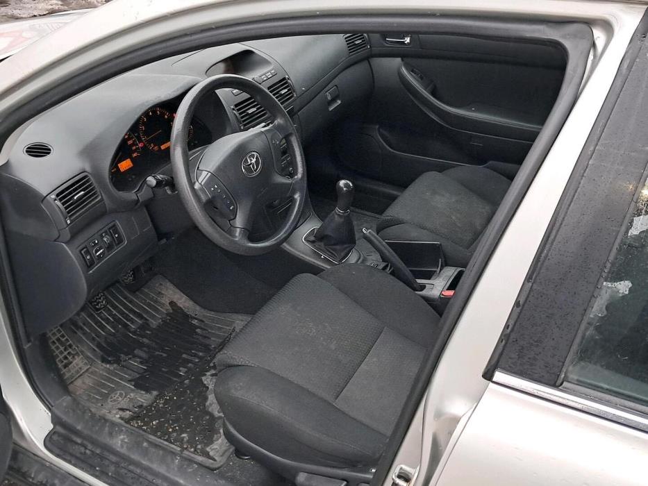 TOYOTA Avensis 2005