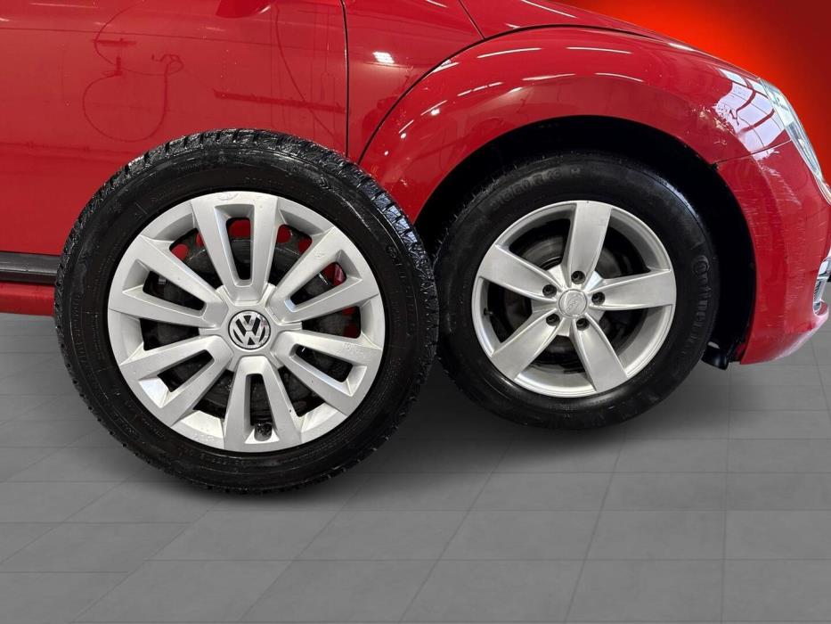 VOLKSWAGEN Beetle 2012