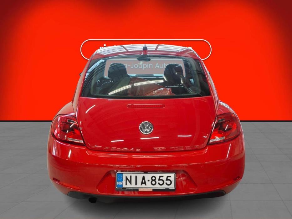 VOLKSWAGEN Beetle 2012