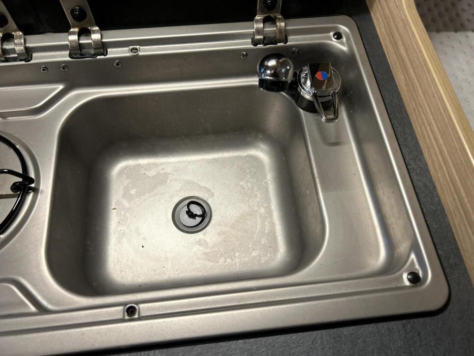 ROADCAR VAN R 640 2024