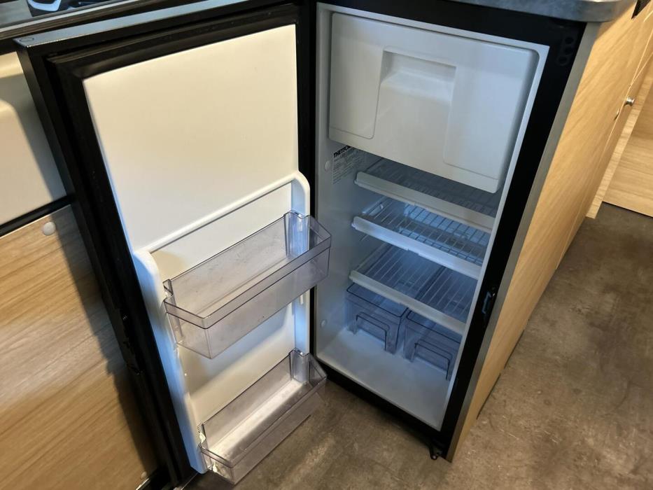 ROADCAR VAN R 640 2024