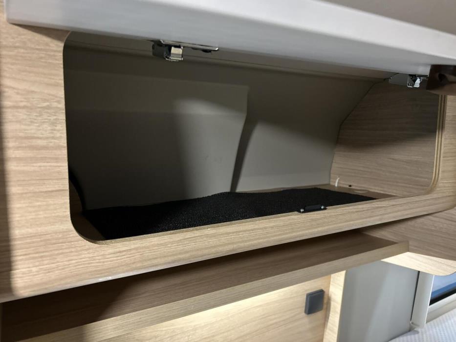 ROADCAR VAN R 640 2024