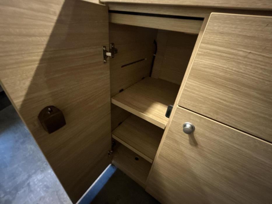 ROADCAR VAN R 640 2024