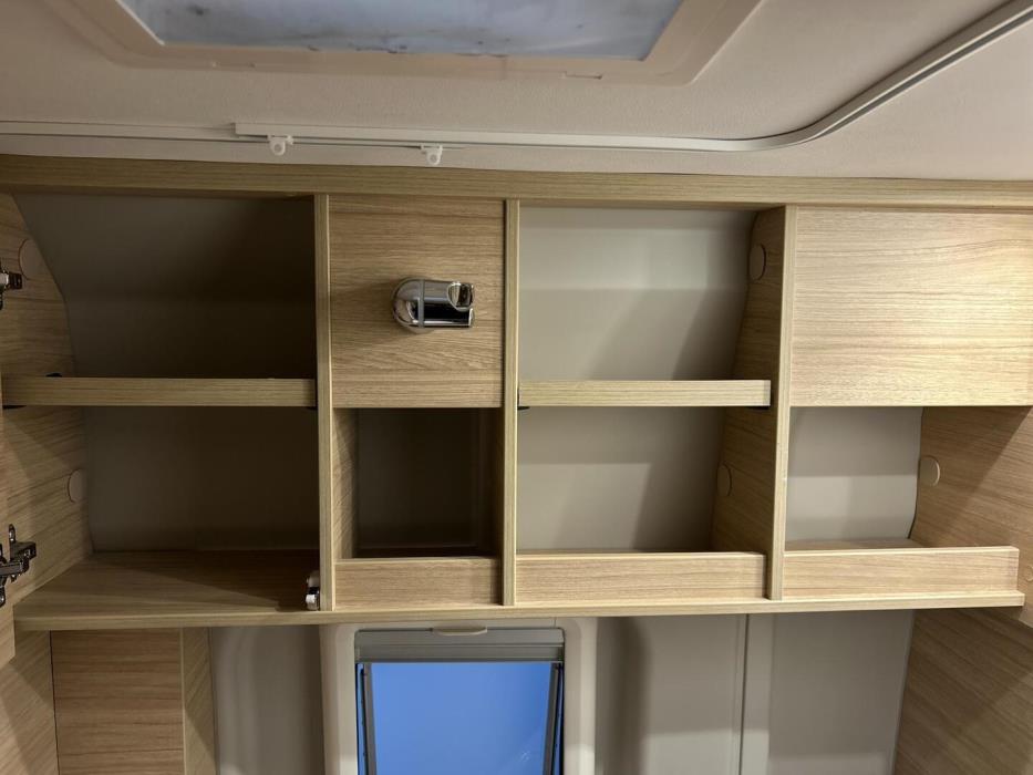 ROADCAR VAN R 640 2024