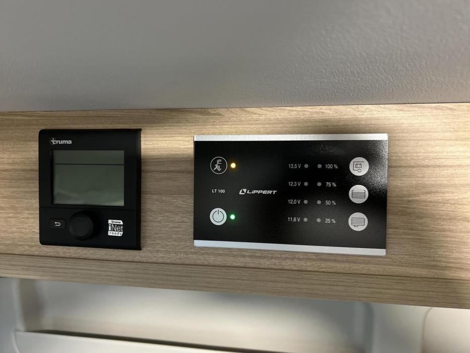 ROADCAR VAN R 640 2024