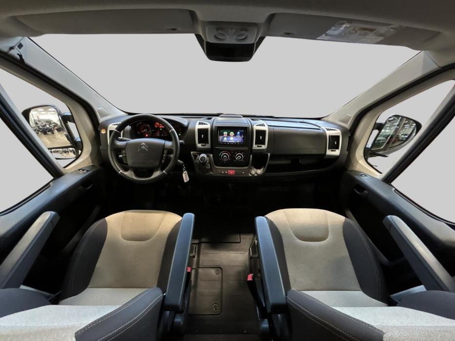 ROADCAR VAN R 640 2024