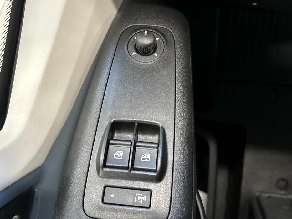 ROADCAR VAN R 640 2024