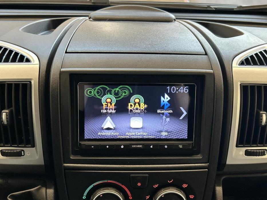 ROADCAR VAN R 640 2024