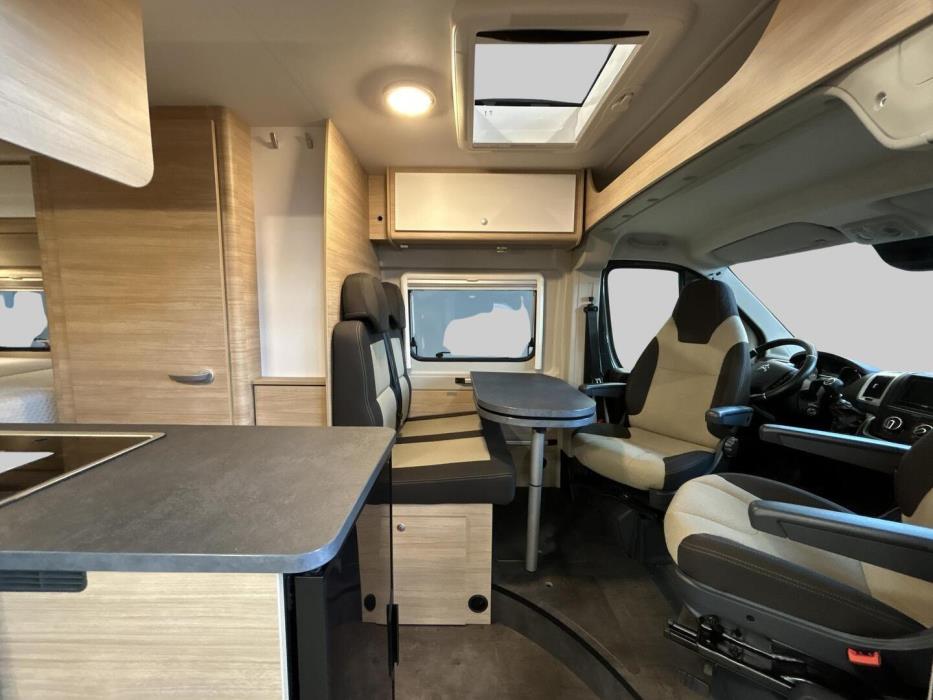 ROADCAR VAN R 640 2024