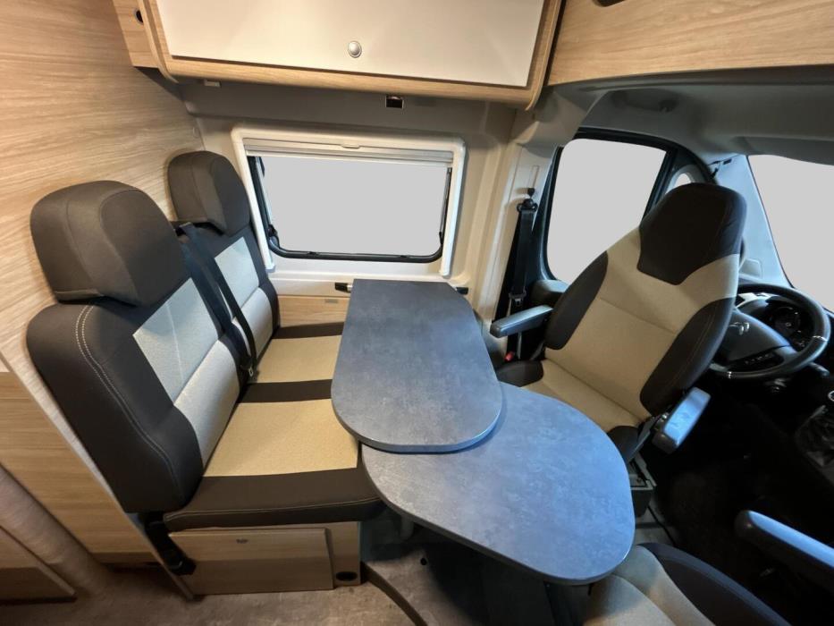 ROADCAR VAN R 640 2024