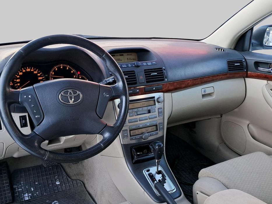 TOYOTA Avensis 2005
