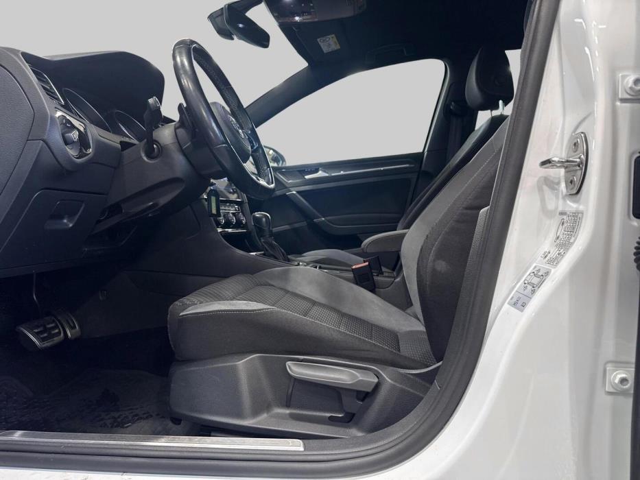 VOLKSWAGEN Golf 2020