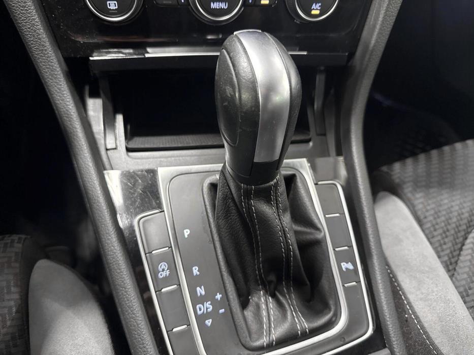 VOLKSWAGEN Golf 2020