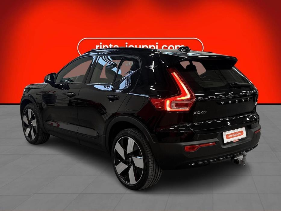 VOLVO XC40 2023