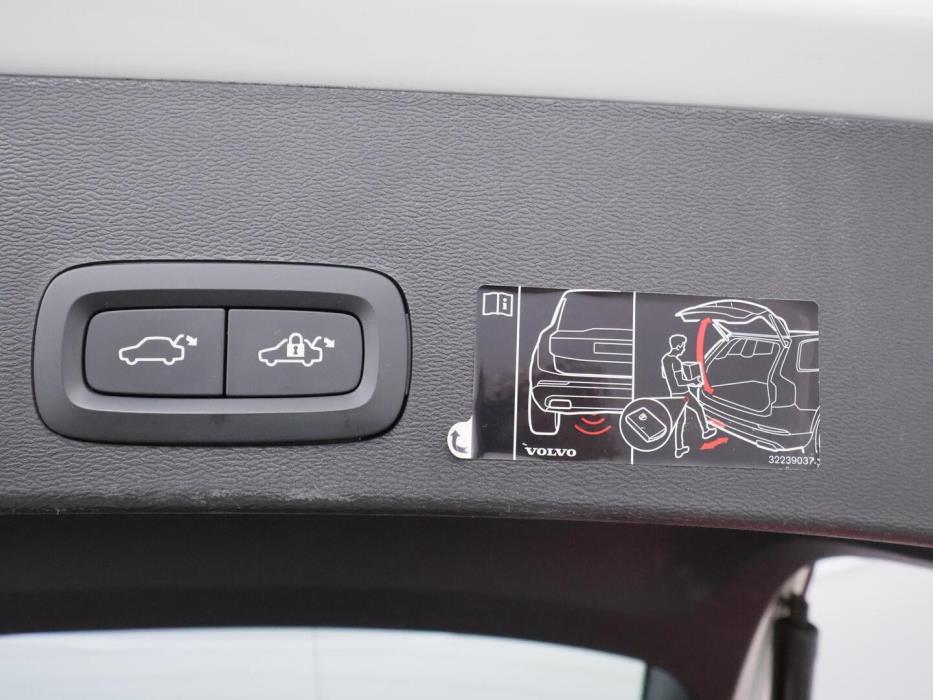 VOLVO XC40 2022