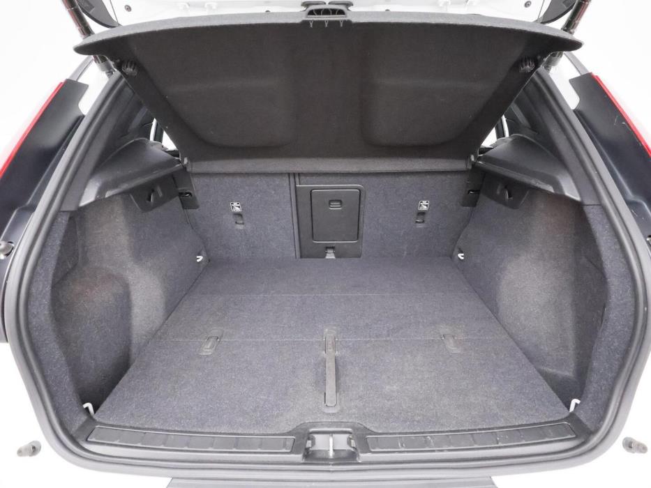 VOLVO XC40 2022