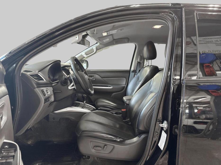 MITSUBISHI L200 2016