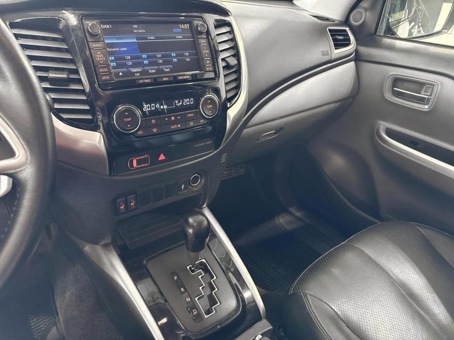 MITSUBISHI L200 2016