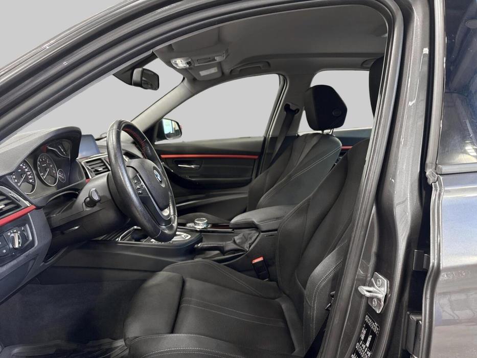 BMW 330 2018