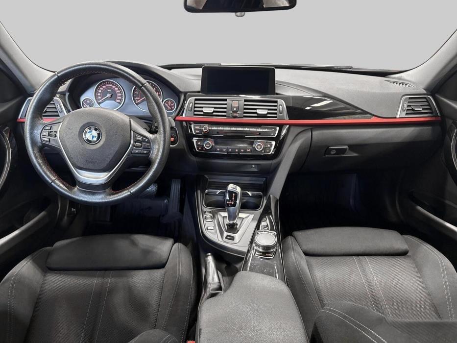 BMW 330 2018